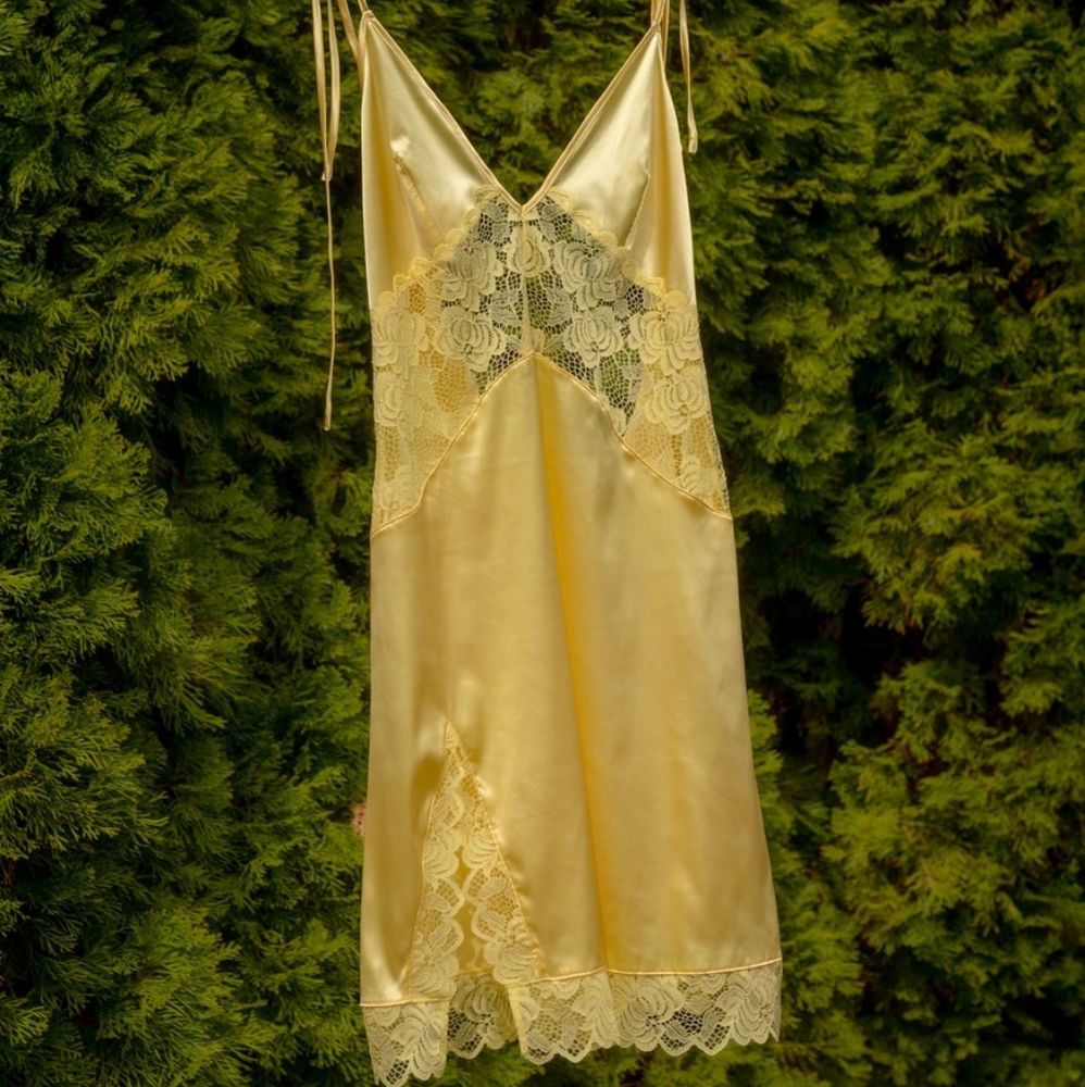 NWT Mentionable Satin & Lace Inset Slip Lemon Chiffon XĹ
